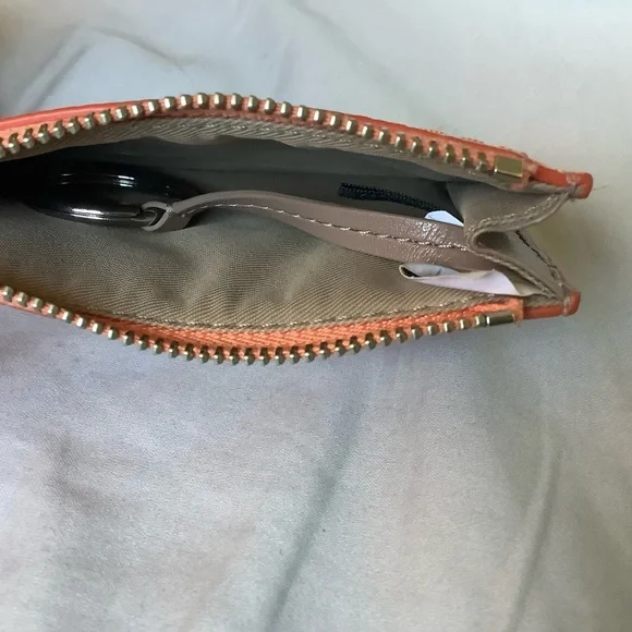 Marc Jacobs Zip Card Wallet. - Picture 3 of 3